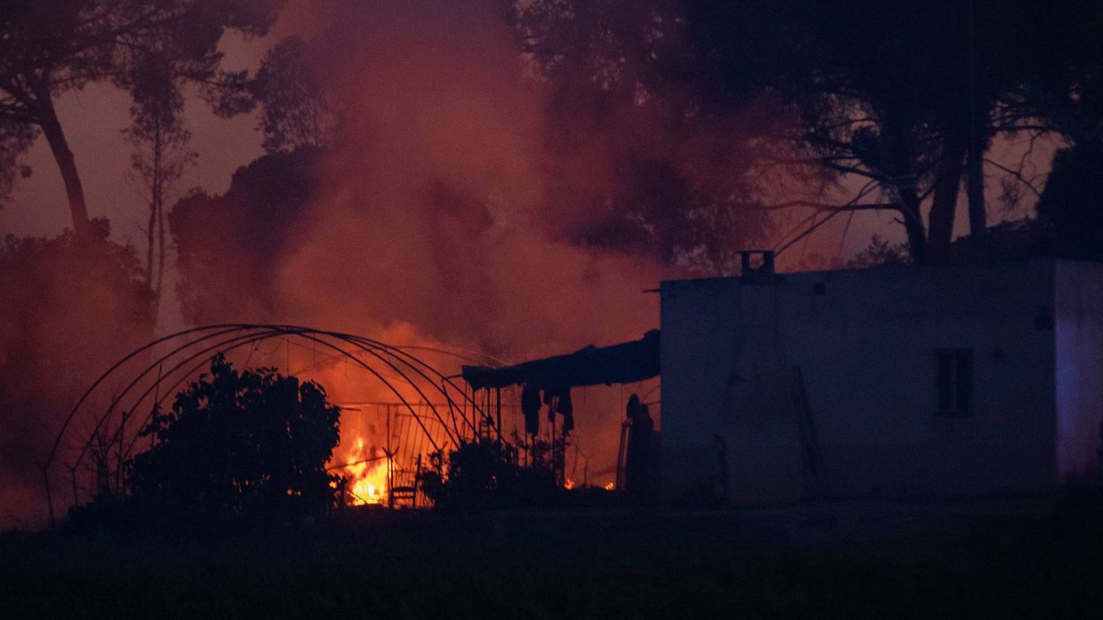 Una imagen del incendio en Bonares, Huelva.