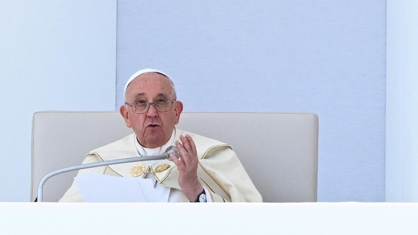 El papa Francisco celebra una Santa Misa en el último día de la Jornada Mundial de la Juventud (JMJ) en Lisboa, Portugal.