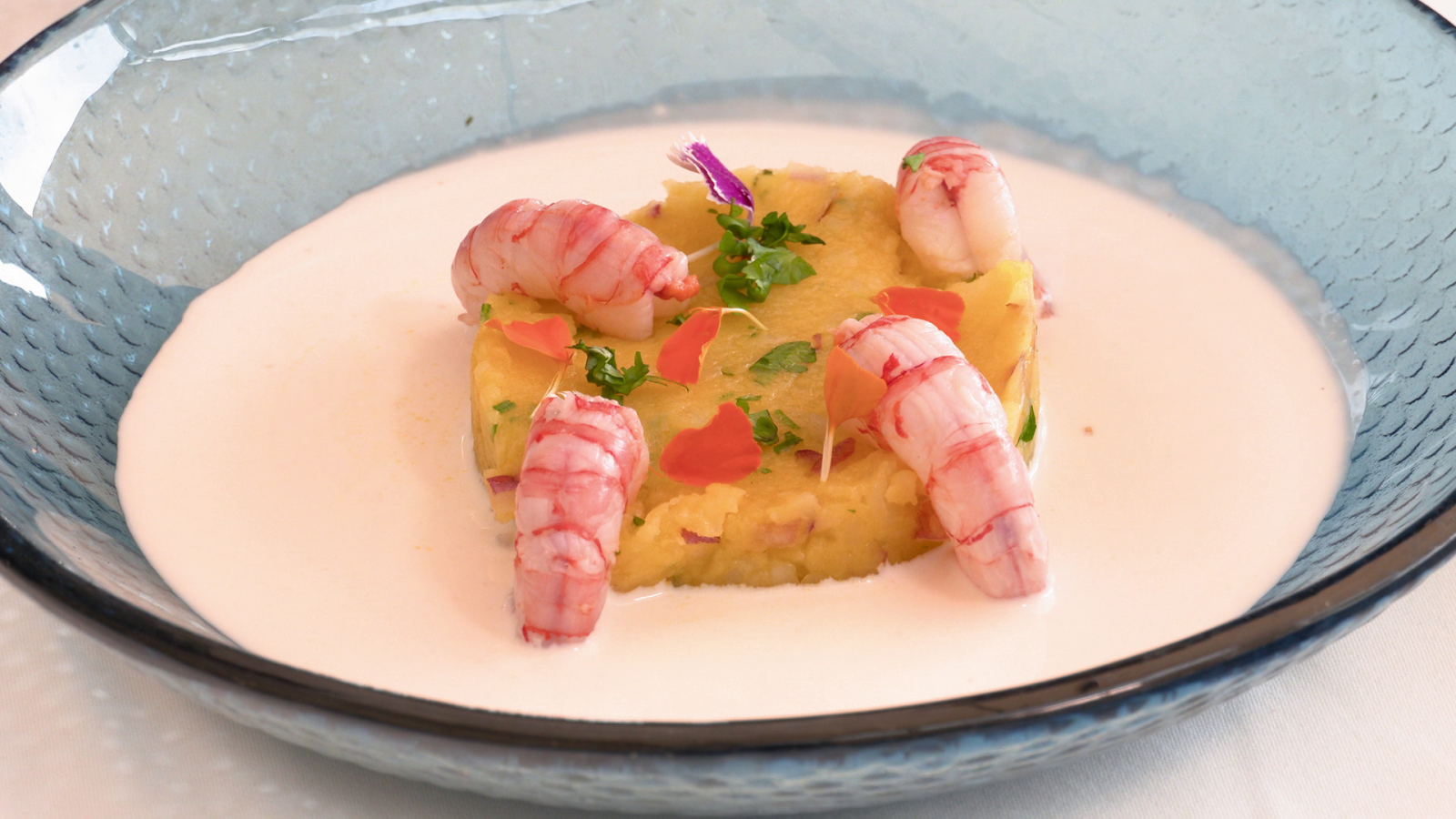 Gazpachuelo malagueño con caldo de gambas rojas