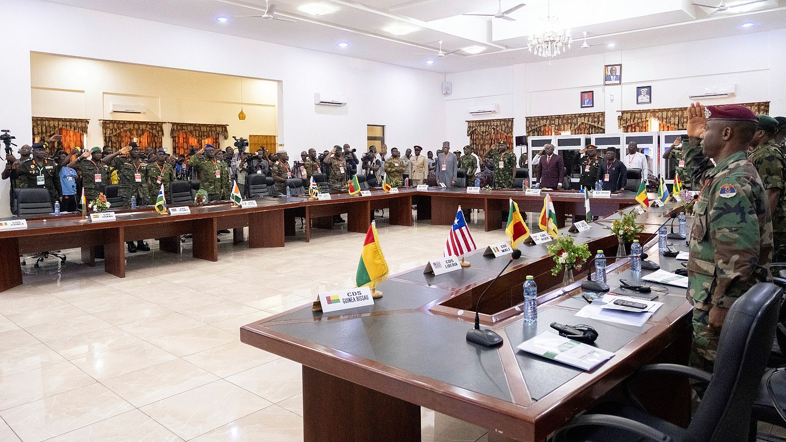 Los líderes de África occidental, dispuestos a intervenir en Niger "si todo lo demás falla"