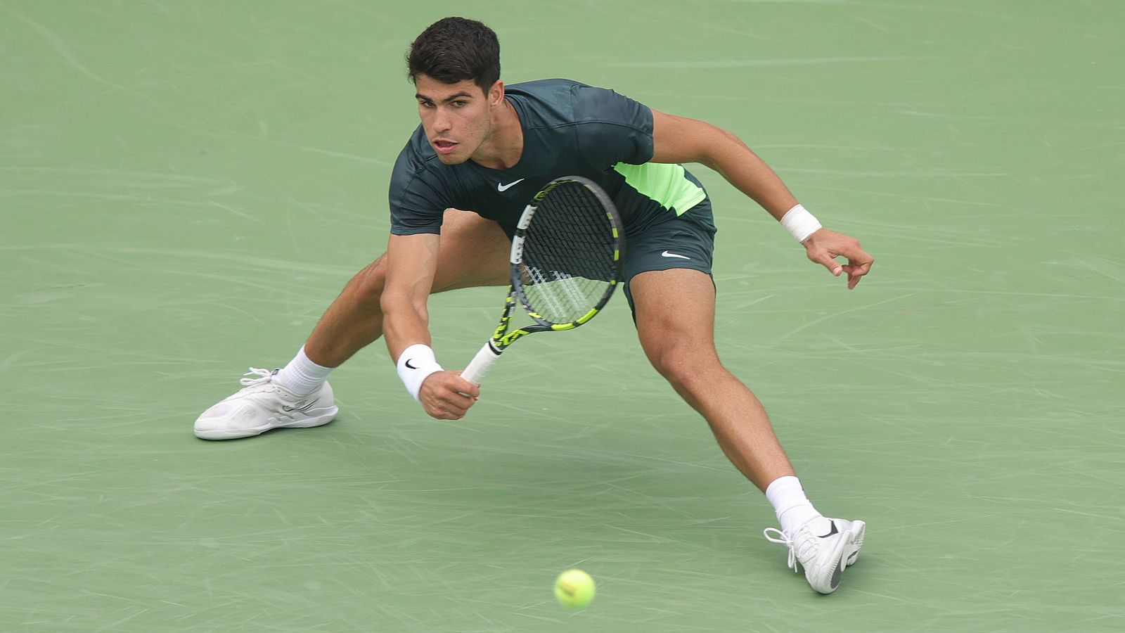 Carlos Alcaraz en su partido contra Tommy Paul en Ccincinnati.