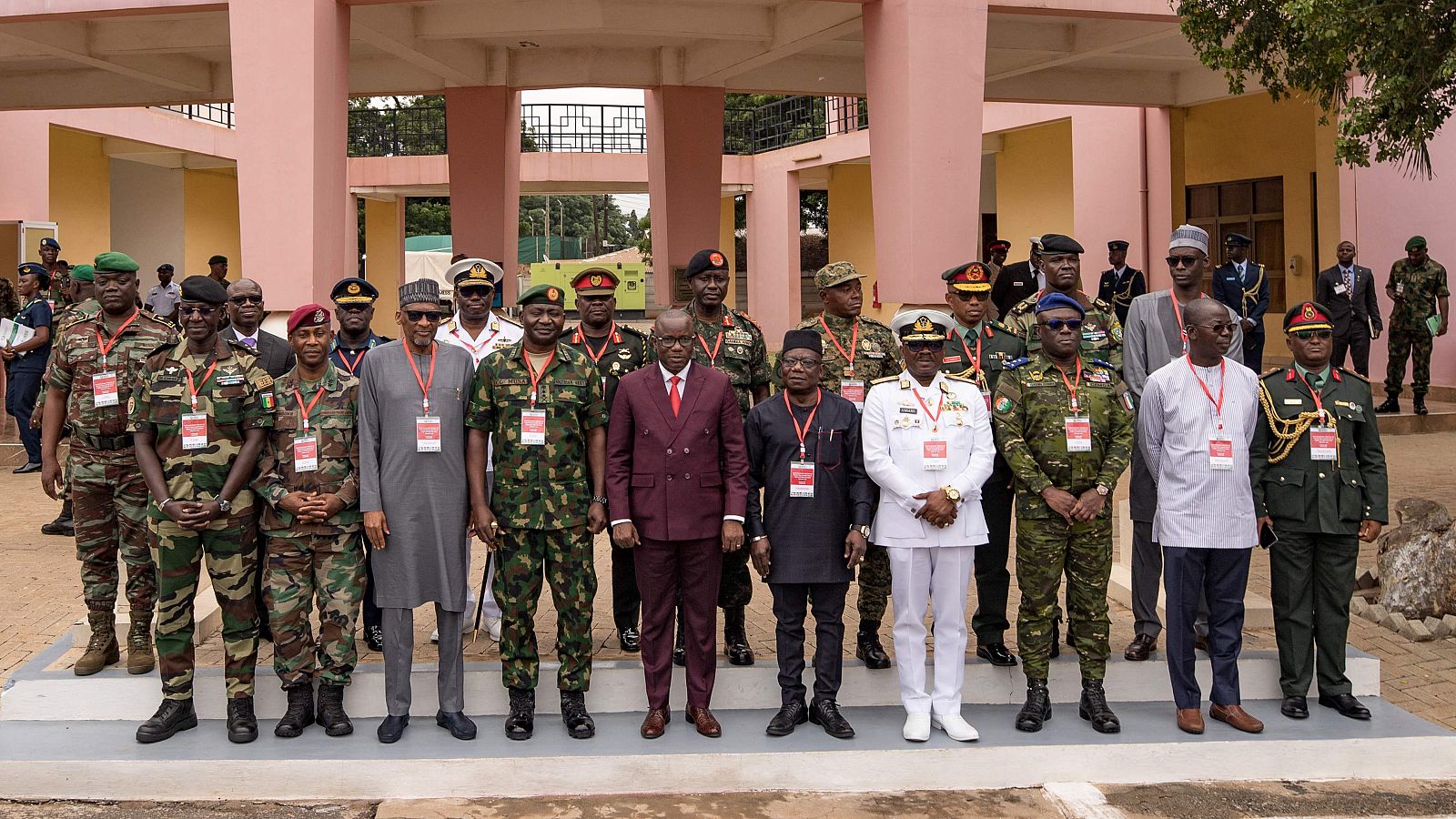 Los líderes de África occidental dicen estar preparados para una intervención militar en Níger "si se da la orden"