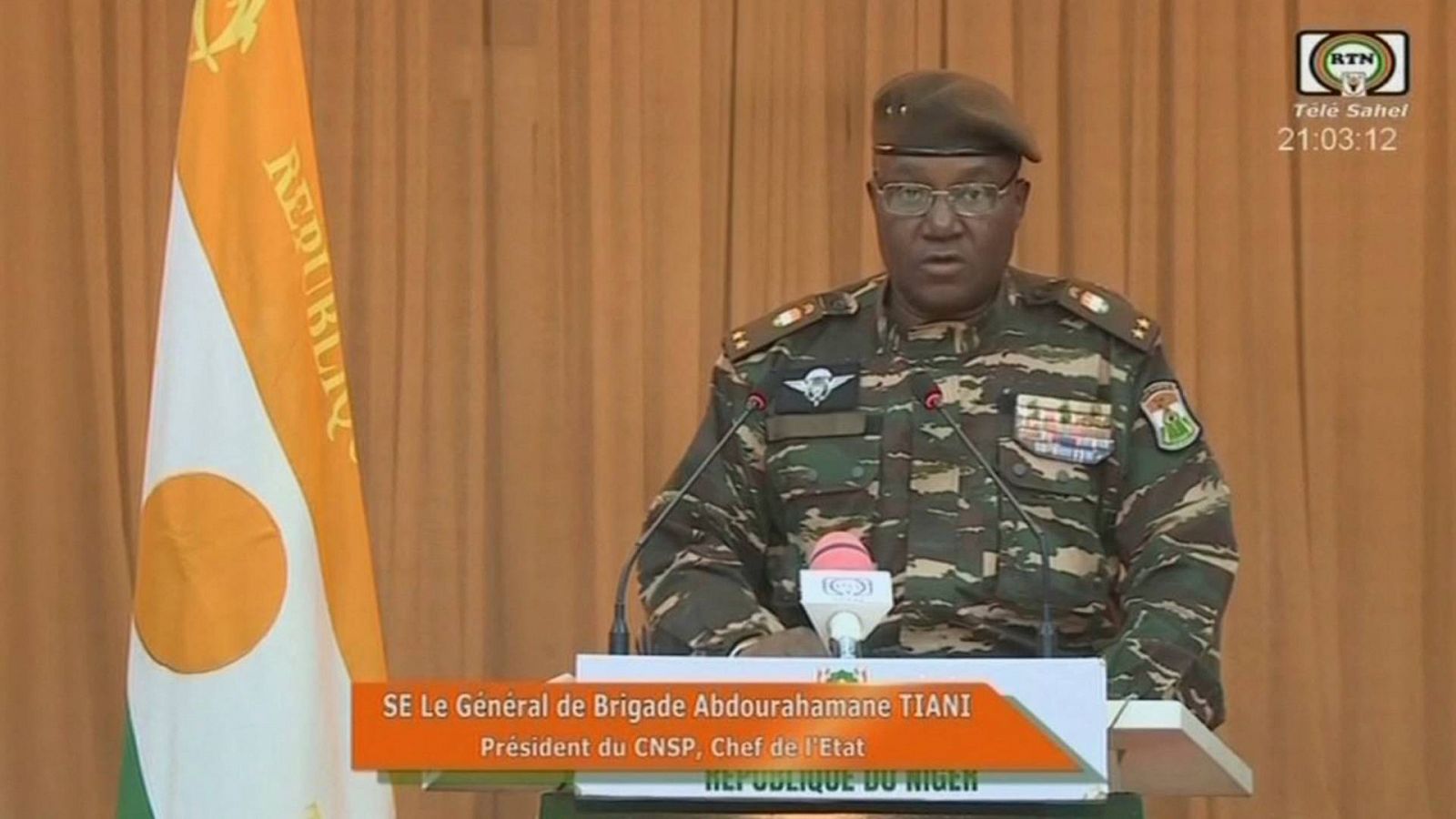 Una imagen de Abdourahamane Tiani, líder de la junta militar de Níger.