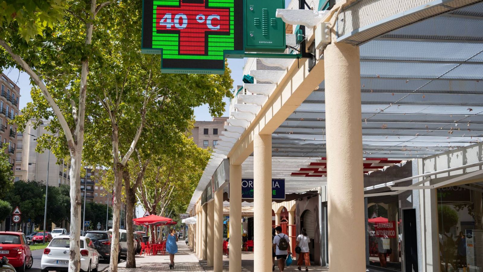Un termómetro indica 40ºC durante la cuarta ola de calor del verano, en Badajoz (Extremadura)