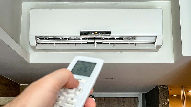 En plena ola de calor, el precio de la luz se dispara a 134,94  euros/MWh, máximo desde marzo