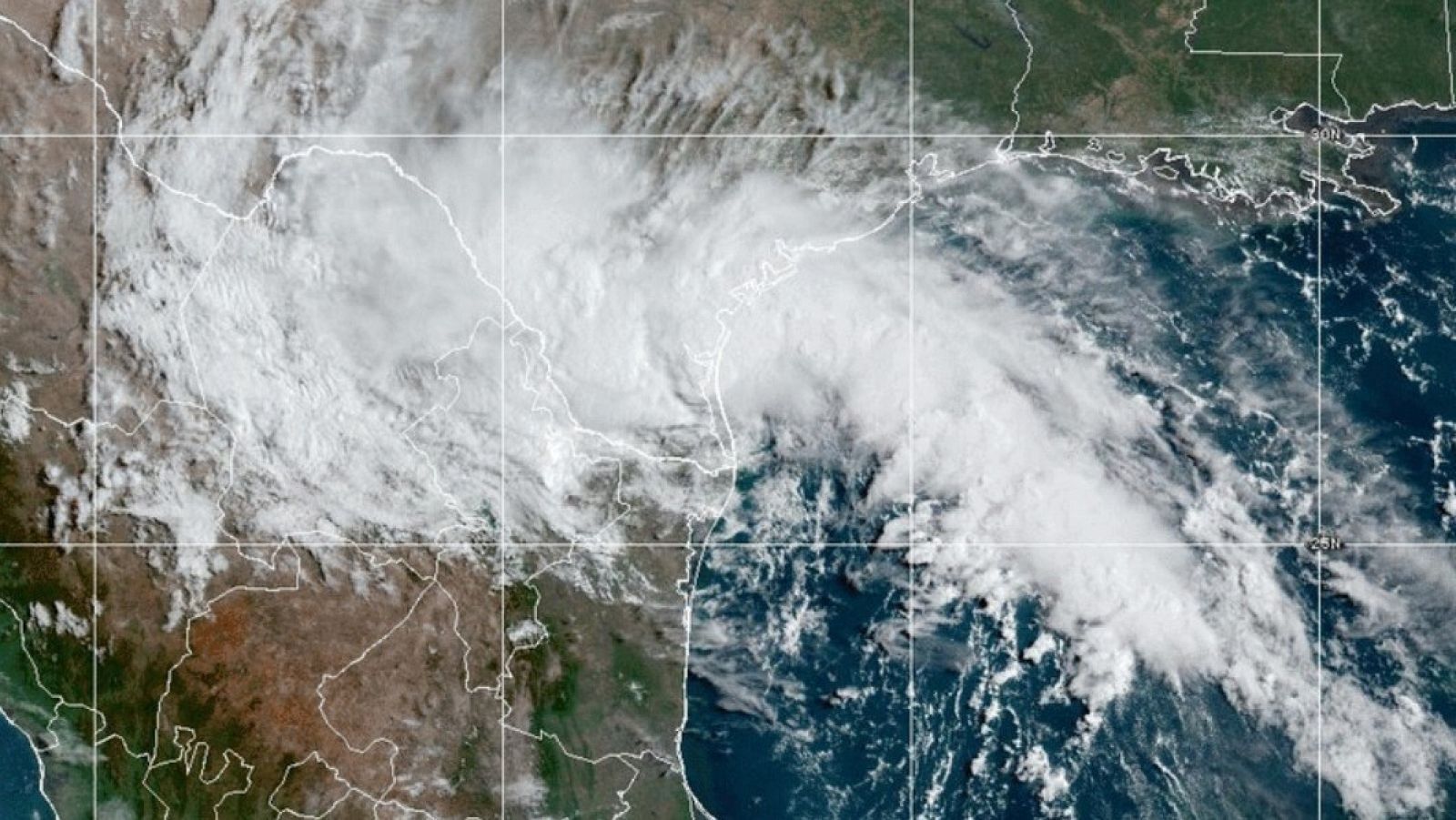 La tormenta tropical Harold toca tierra en Isla del Padre, en Texas