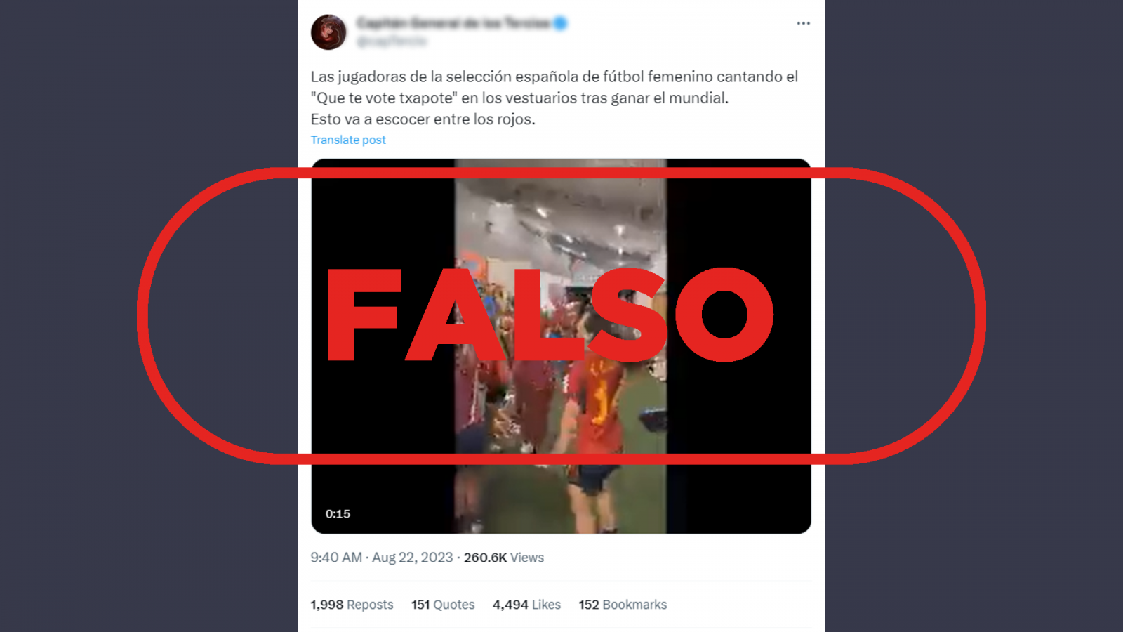 Tuit que difunde el vídeo manipulado de las jugadoras de la Selección española. Con el sello Falso en rojo.