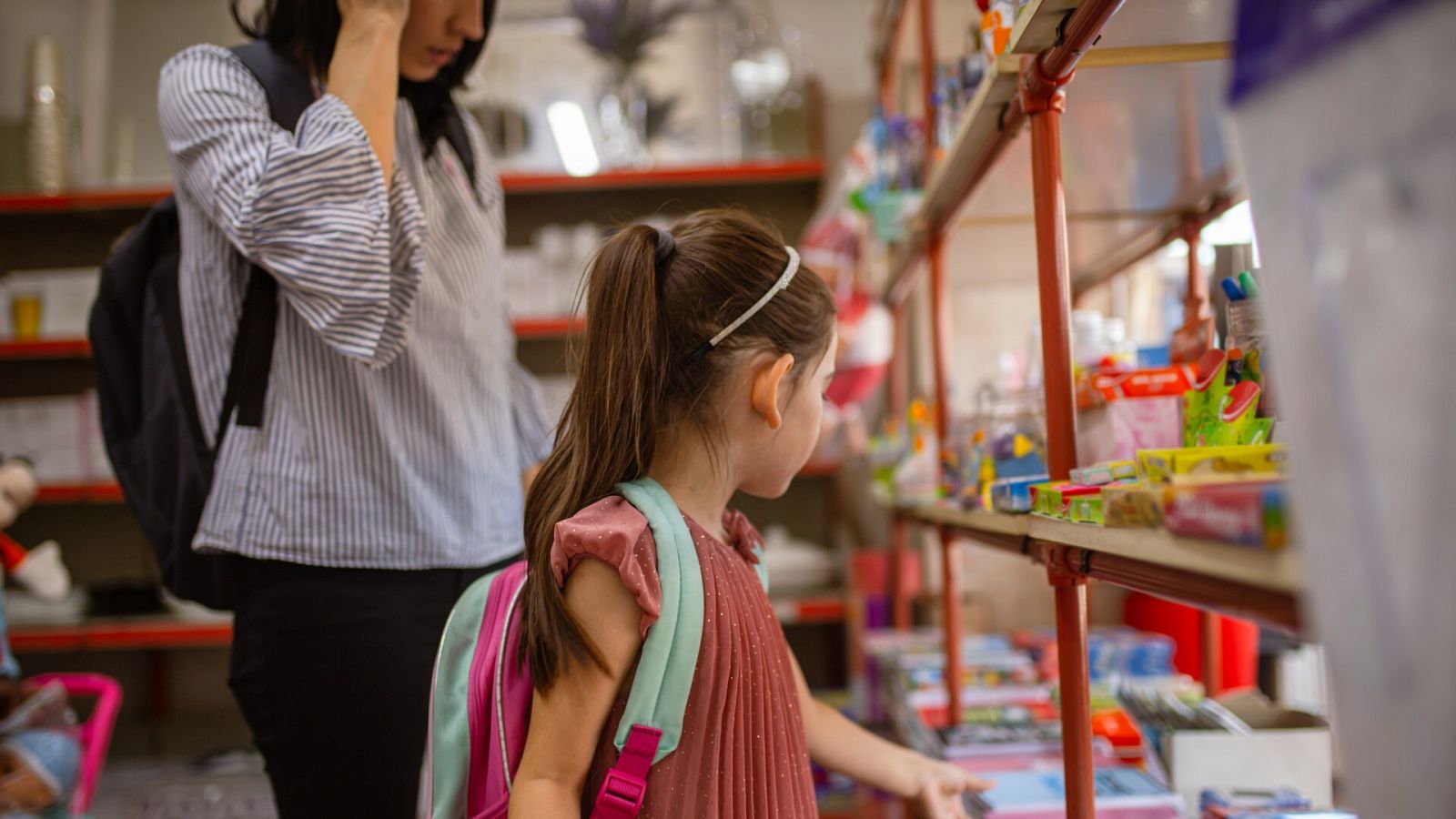 Familias ahogadas por la 'vuelta al cole' "más cara de la historia": "Te descontrola el mes"