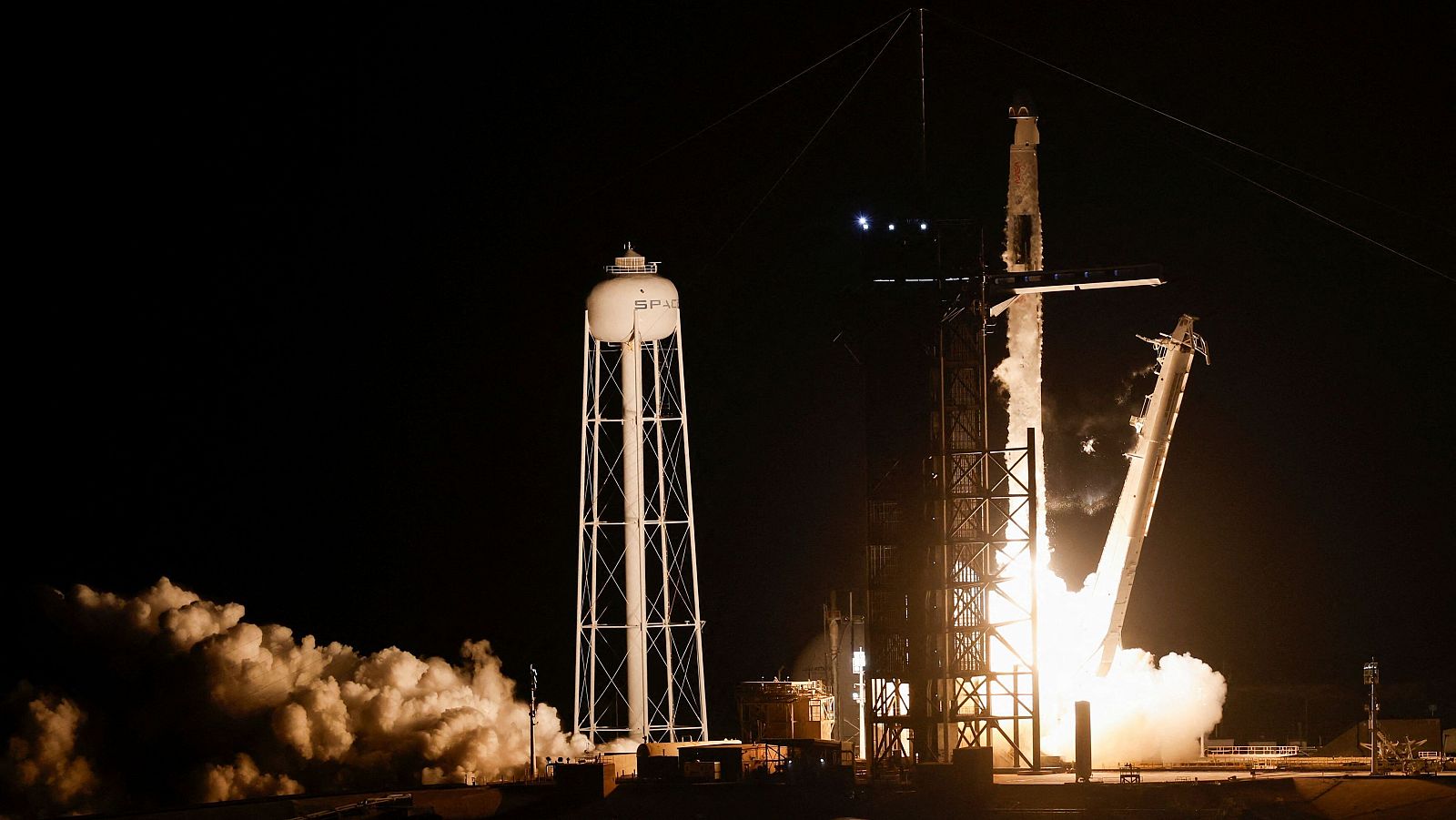 La misión Crew-7 de la NASA y SpaceX despega hacia la Estación Espacial Internacional desde Cabo Cañaveral