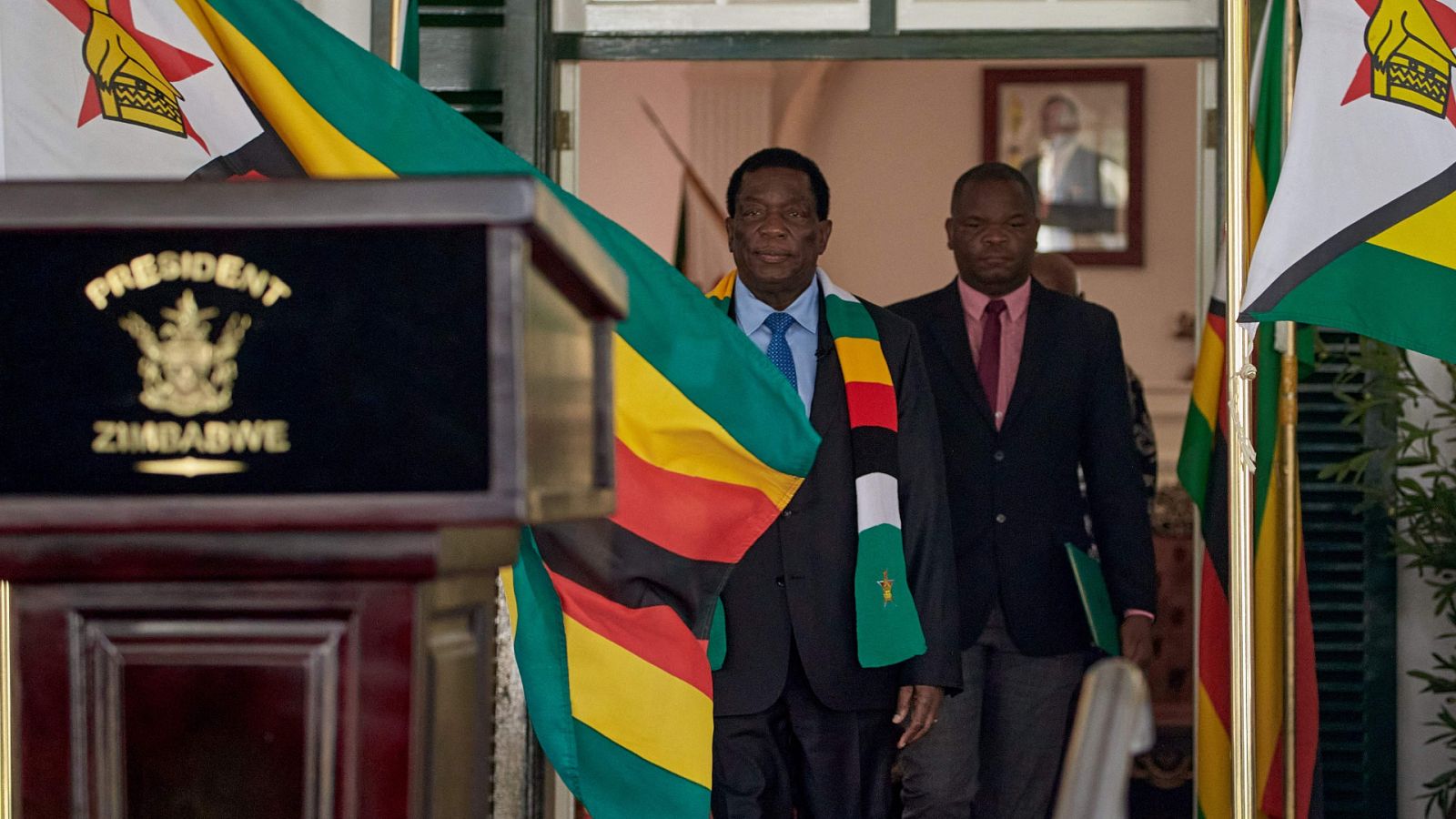 El presidente de Zimbabue, Emmerson Mnangagwa, tras ser reelegido