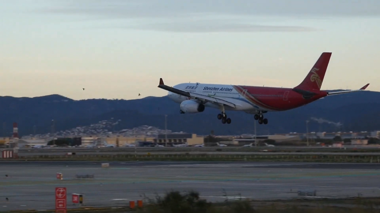 Aquest dilluns ha sortit el primer avió de l¿aeroport del Prat que connecta la ciutat xinesa de Shenzhen