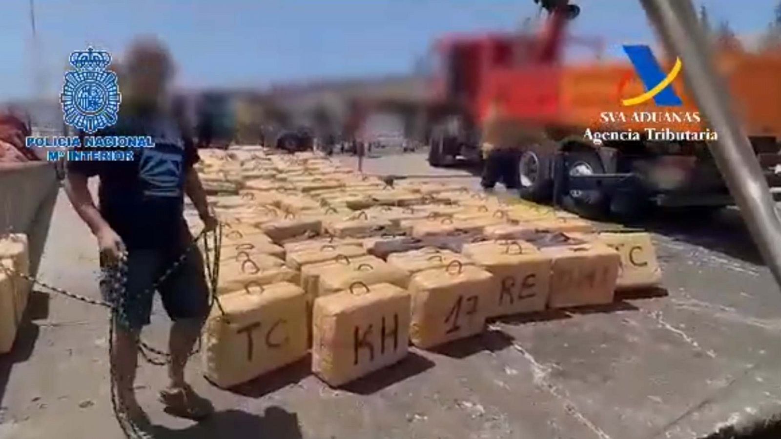 Agentes de la Policía Nacional y del Servicio de Vigilancia Aduanera interceptan 6 toneladas de hachís