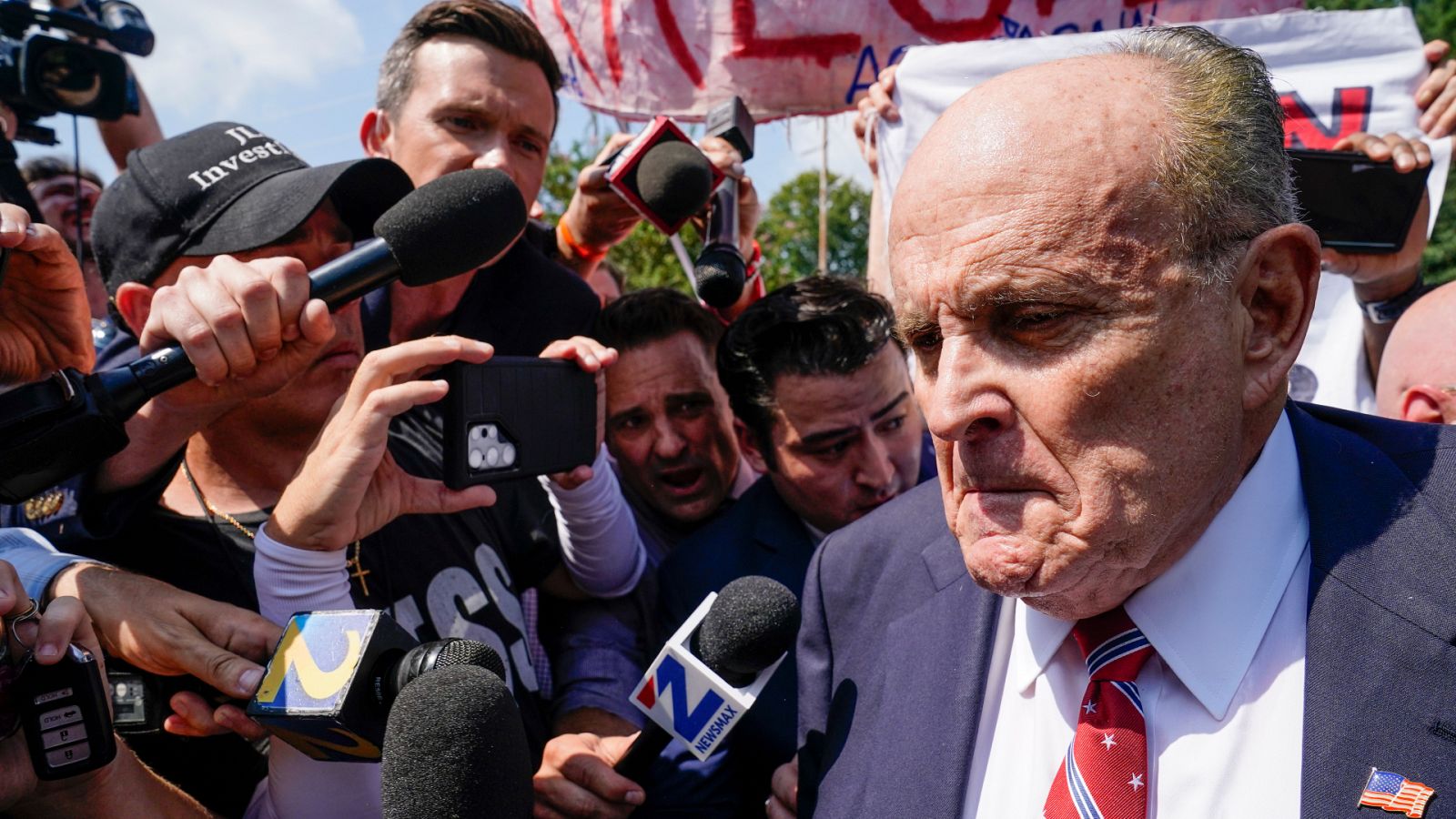 El exabogado del expresidente de EE.UU. Donald Trump, Rudy Giuliani, acusado por un presunto intento de injerencia electoral en Georgia