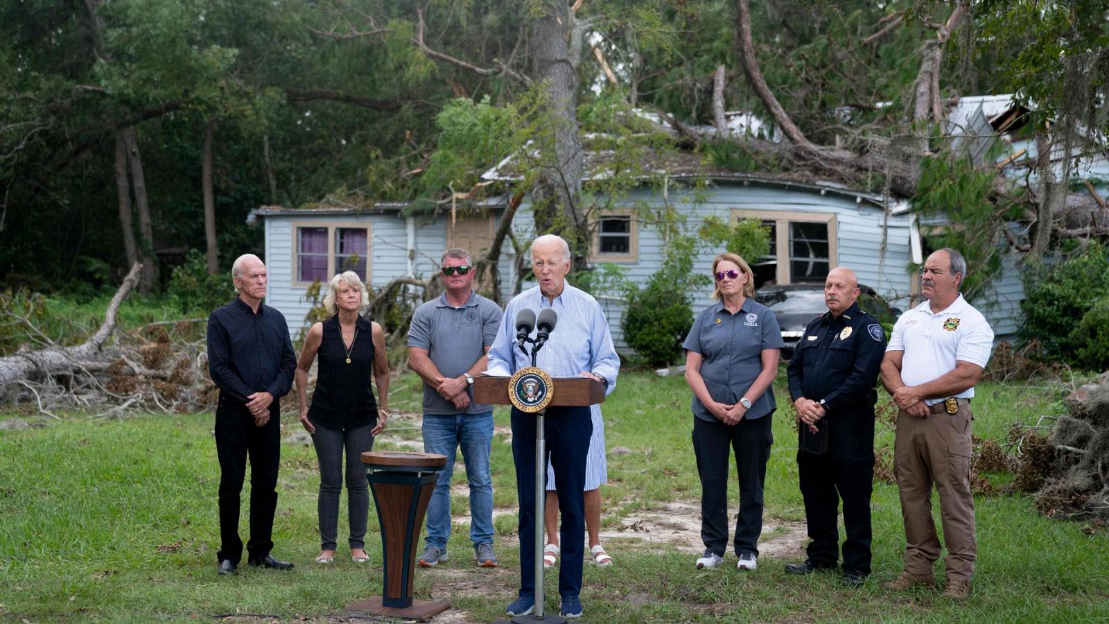 El presidente de Estados Unidos, Joe Biden, durante una rueda de prensa en el marco de su visita a Florida para evaluar los daños del huracán Idalia.