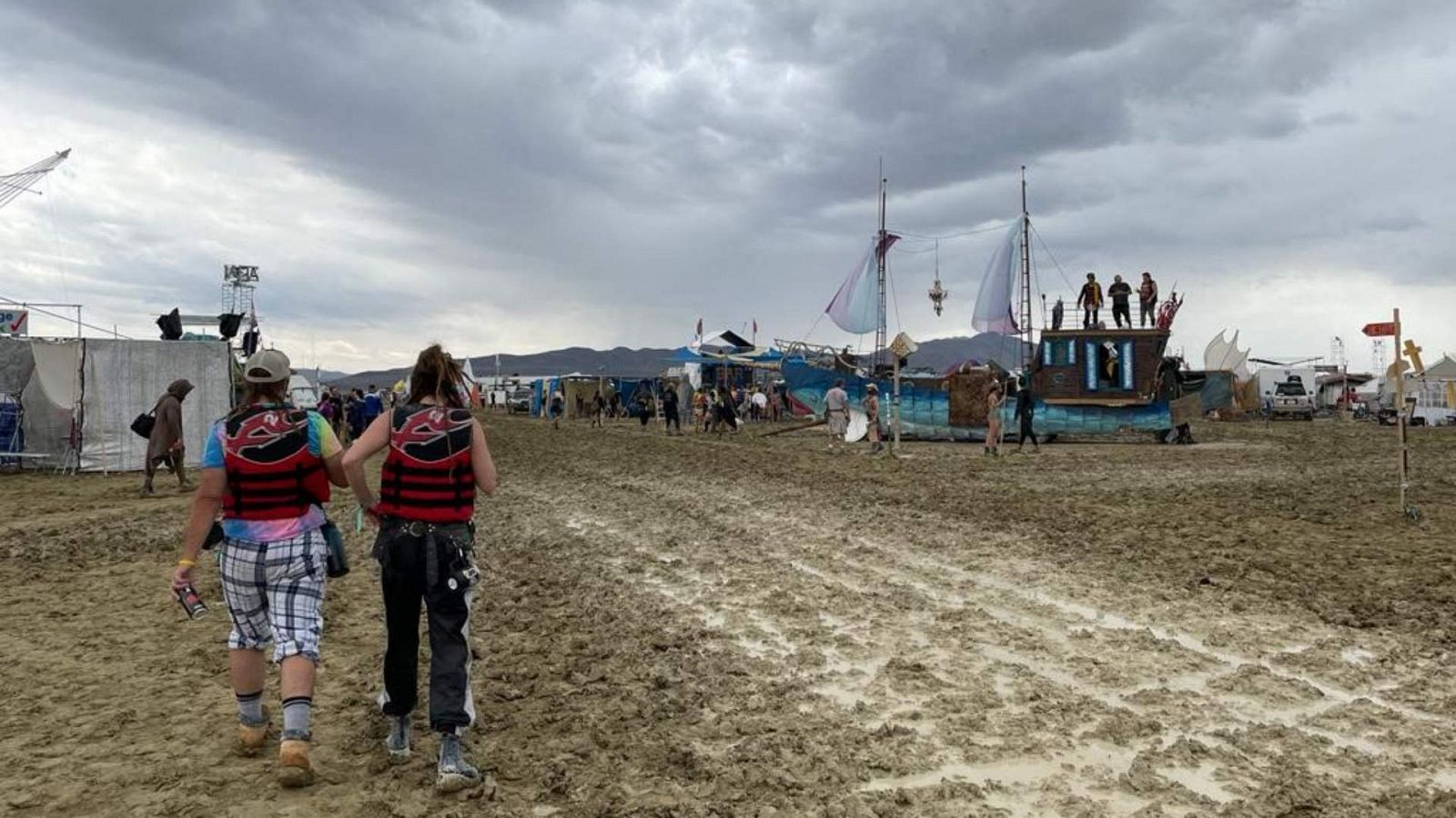 Festival Burning Man: miles de asistentes huyen por las lluvias