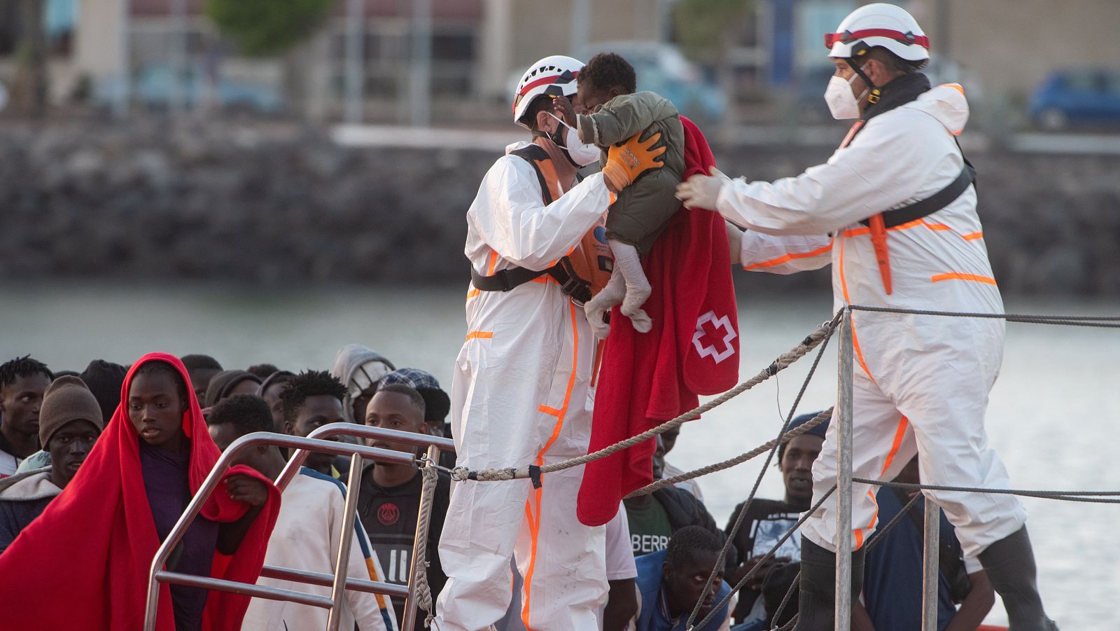 Un nuevo cayuco llega a Tenerife con 187 personas