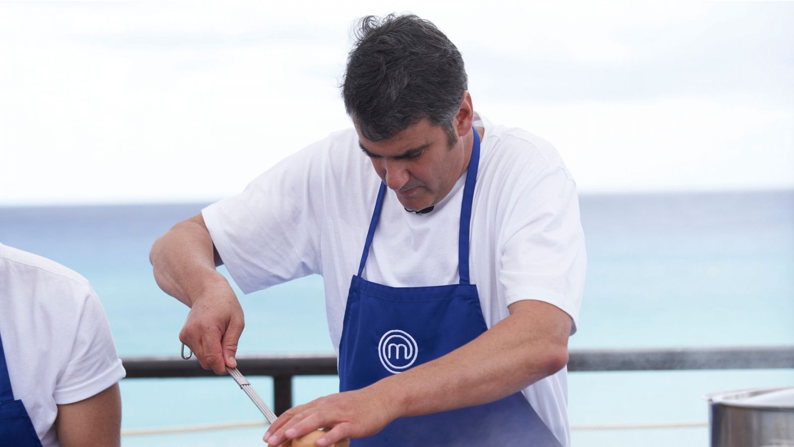 Jesulín de Ubrique cocinando en MasterChef Celebrity 8