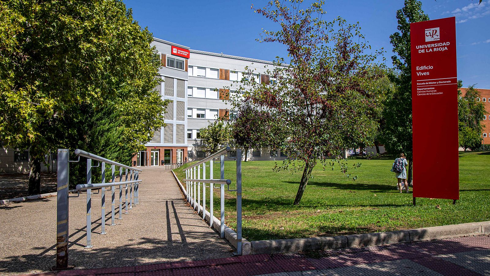 Fachada de la Universidad de La Rioja