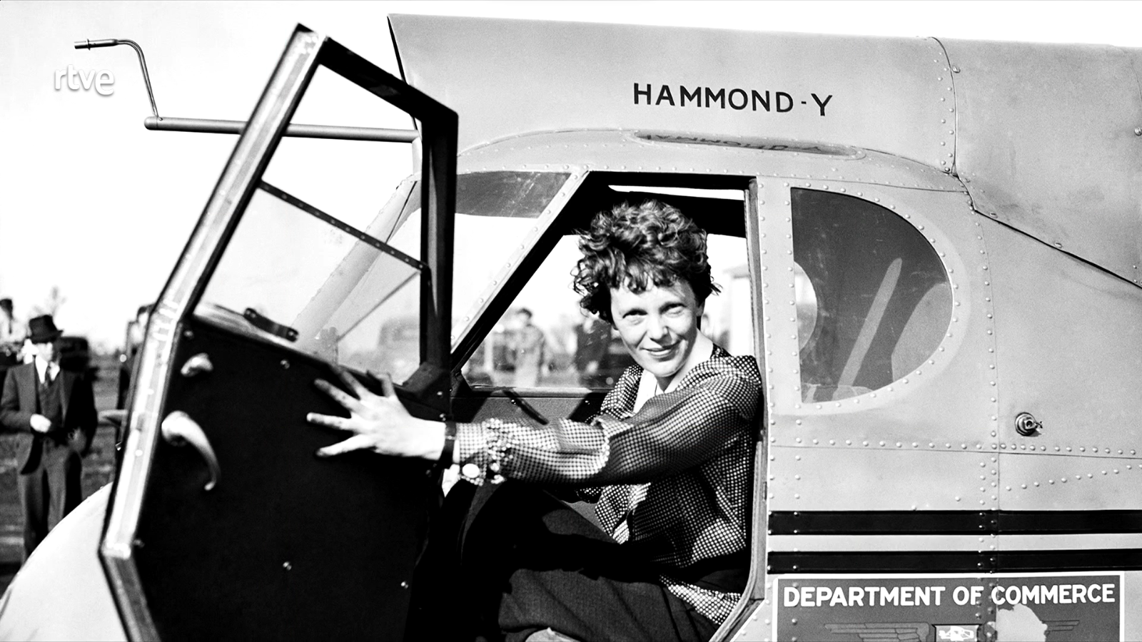 Amelia Earhart, la primera mujer piloto en cruzar el Atlántico