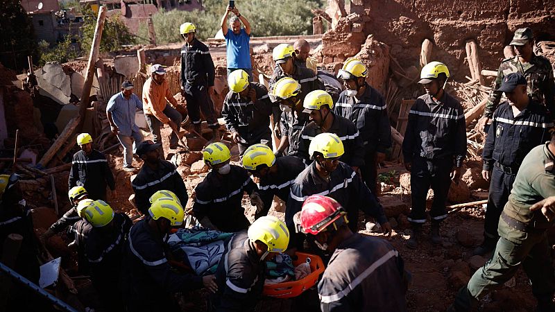 Terremoto de Marruecos: Equipos de rescate trabajan contra reloj para encontar supervivientes entre los escombros en Ouirgane (Marruecos)