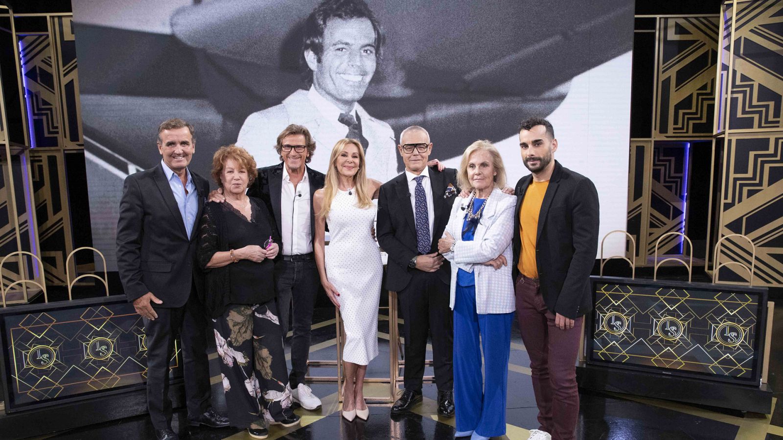 'Lazos de sangre' dedica dos programas especiales a Julio Iglesias