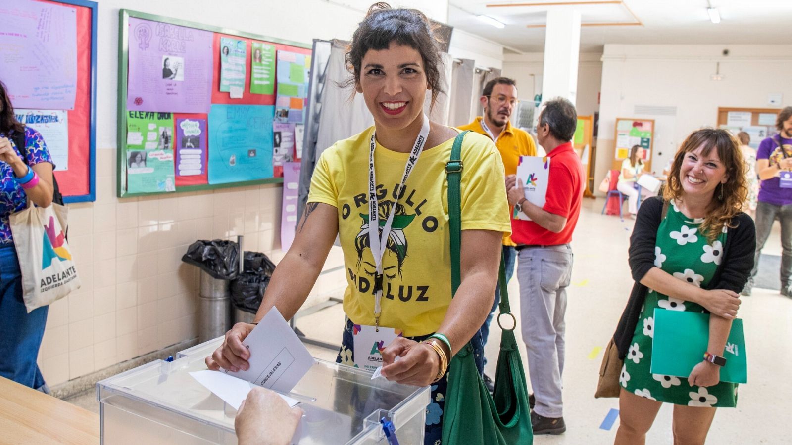 La portavoz de Adelante Andalucía, Teresa Rodríguez, votando en las elecciones del pasado 28M