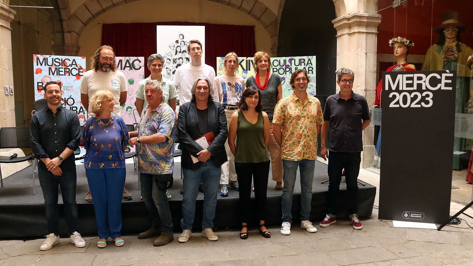 Fotografia de família amb els responsables de la programació