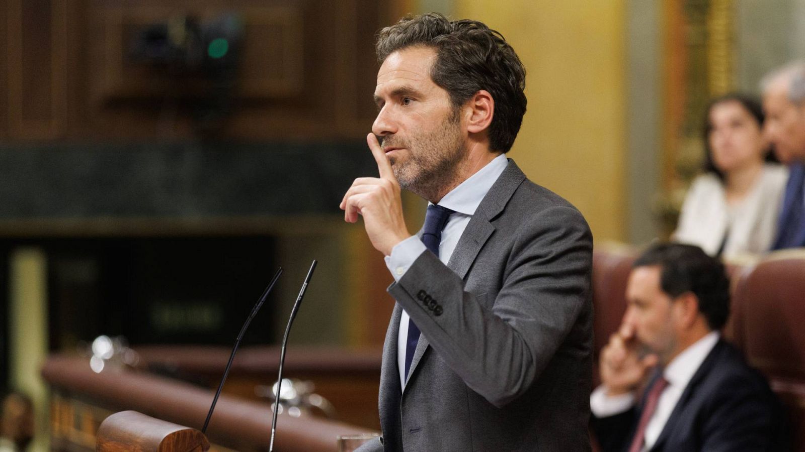 El diputado del PP, Borja Sémper, interviene durante la sesión plenaria en la se aprueba el uso de las lenguas cooficiales en el Congreso de los Diputados