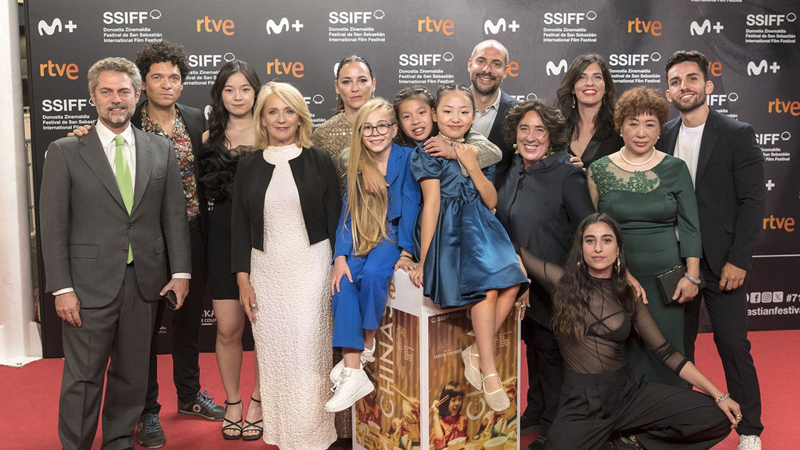 Foto de familia del preestreno de 'Chinas', película participada por RTVE, en el Festival de San Sebastián 2023