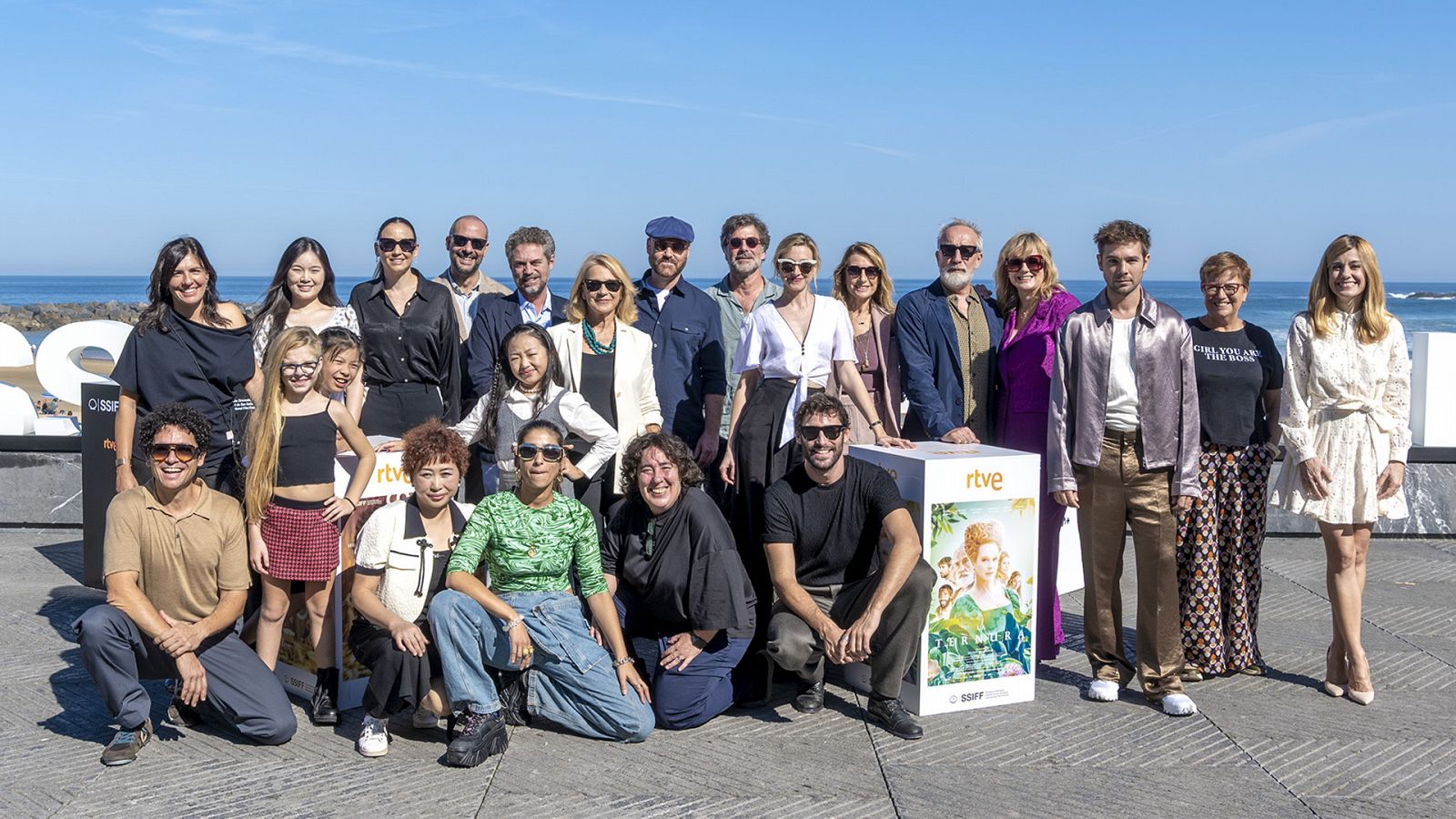 Foto de familia de RTVE y las películas 'La Ternura' y 'Chinas' en el Festival de San Sebastián 2023