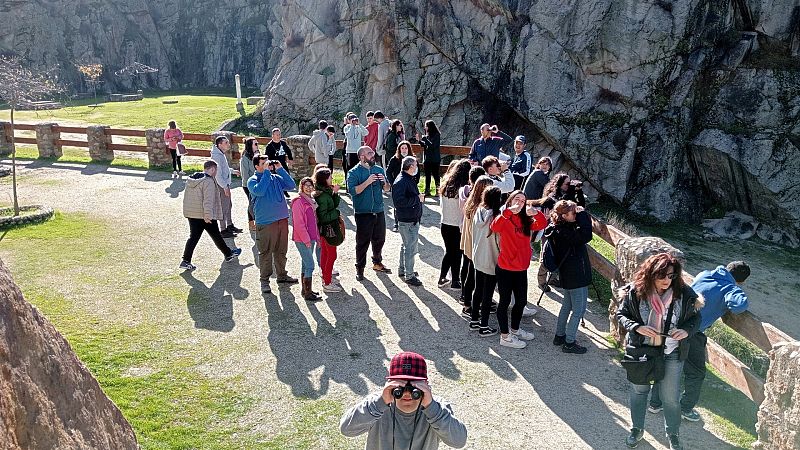 Un grupo de personas disfruta del turismo rural