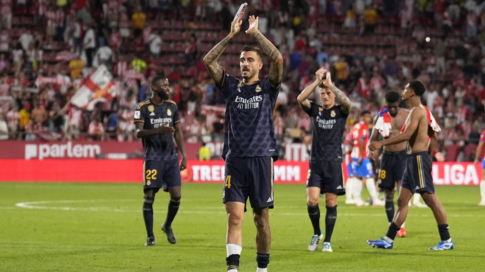 Girona 0-3 Real Madrid: Joselu saluda a aficionados del Madrid en Montilivi.