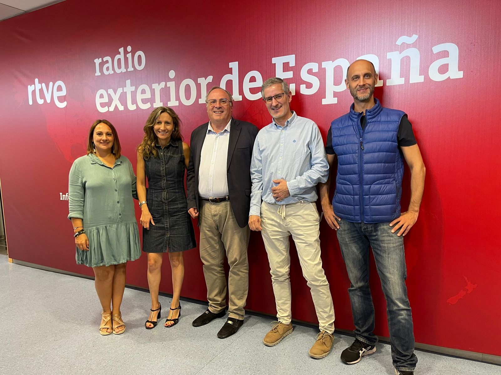 Manuel Cuadrado (Singerhood) junto a integrantes de A golpe de bit e Impulsa Visión