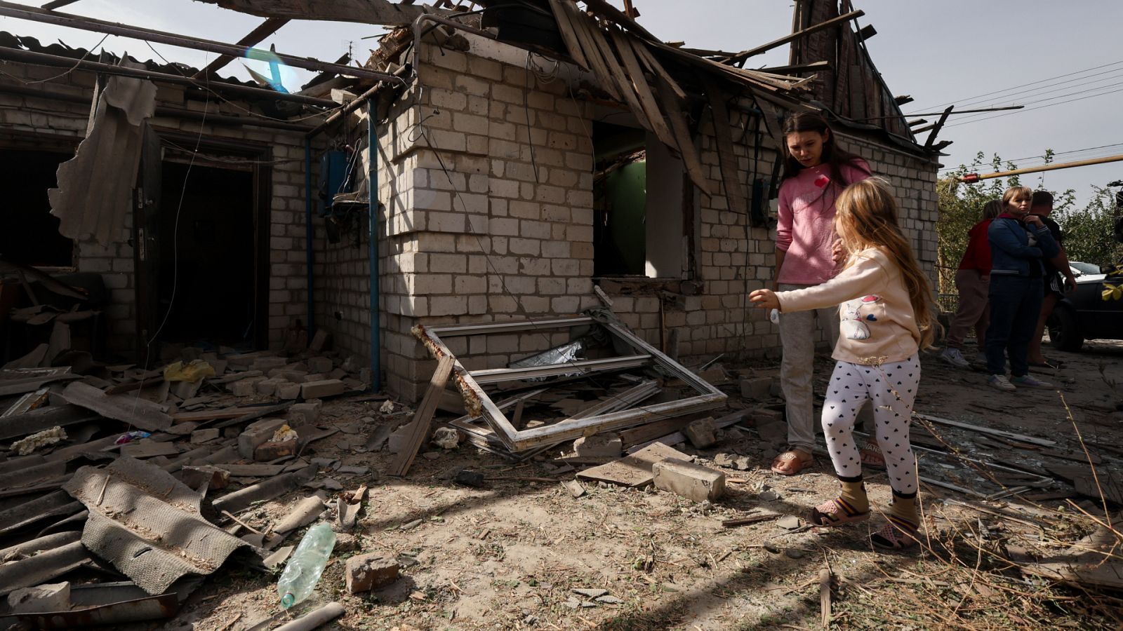 Una casa destruida en un bombardeo ruso en la localidad ucraniana de Bilenke