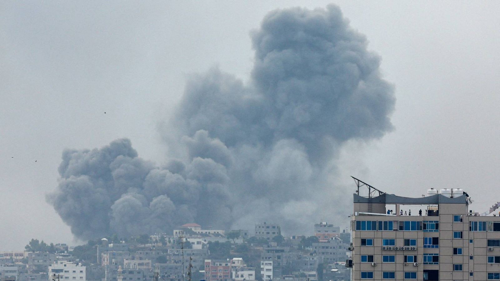 Bombardeos israelíes sobre Gaza, el 9 de octubre. REUTERS/Mohammed Salem