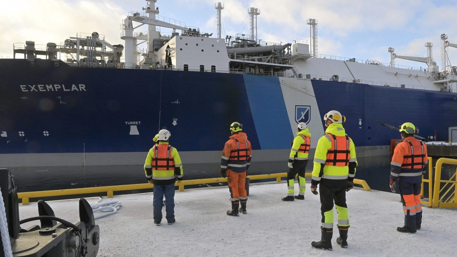 Vista del buque FSRU Exemplar, la terminal flotante de gas natural licuado GNL fletada por Finlandia