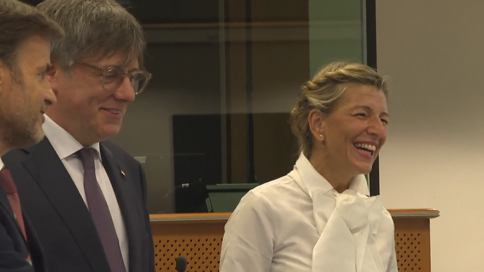 Carles Puigdemont i Yolanda Díaz en una reunió al Parlament Europeu a Brussel·les