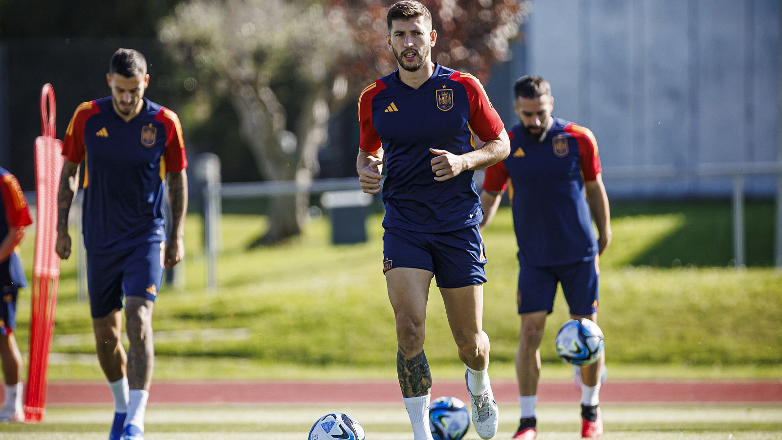 El defensa Aymeric Laporte durante el entrenamiento que la selección española de fútbol.