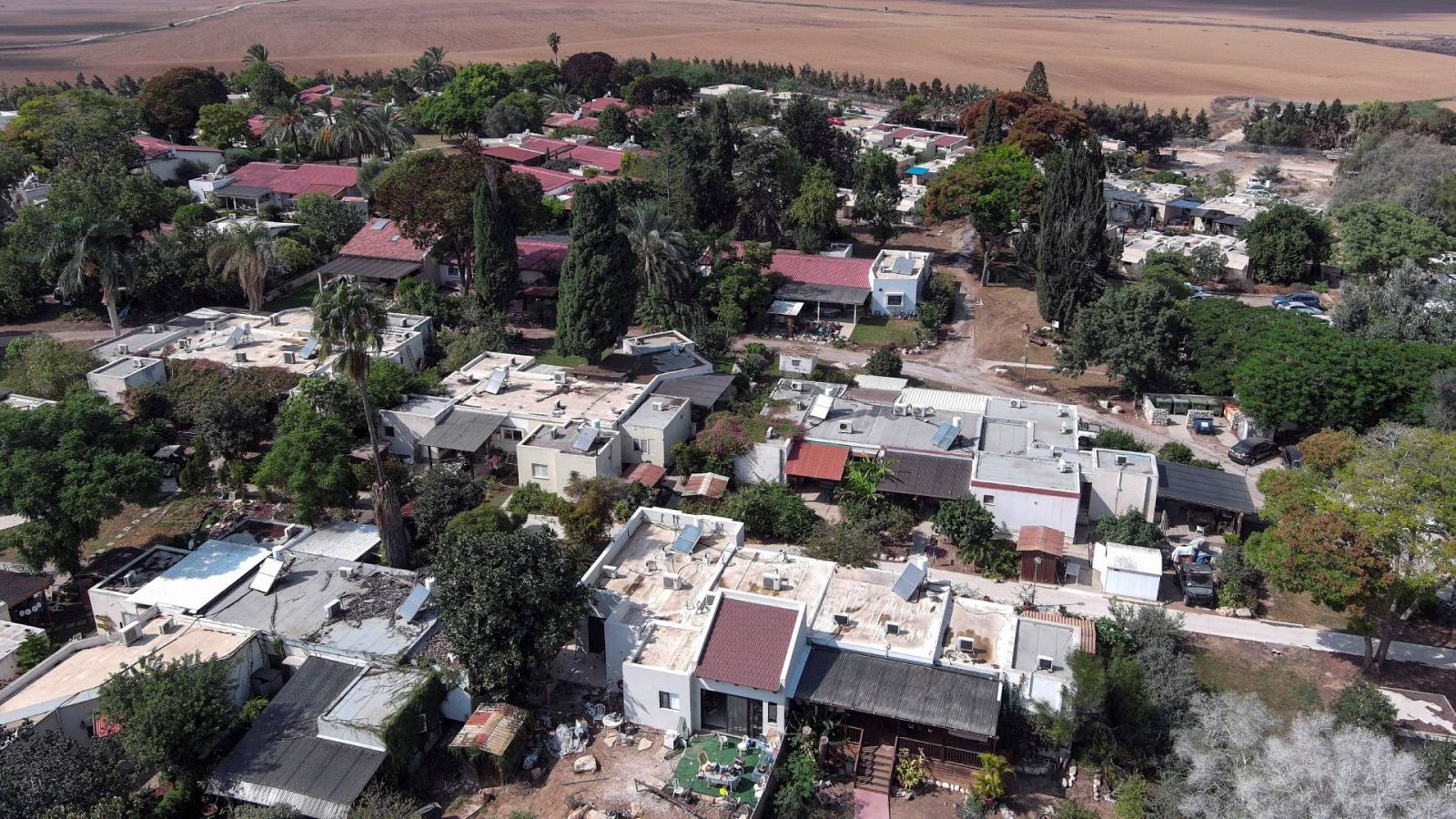 Vista aérea del kibutz Kfar Aza en el sur de Israel