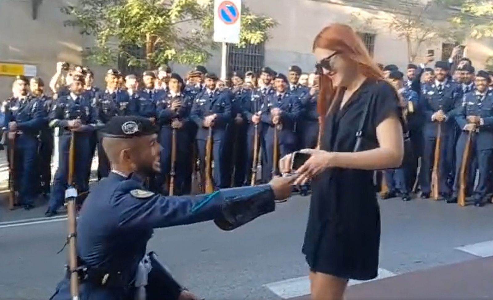 Una curiosa pedida de mano antes del desfile de la Fiesta Nacional: "Seguimos con la emoción"