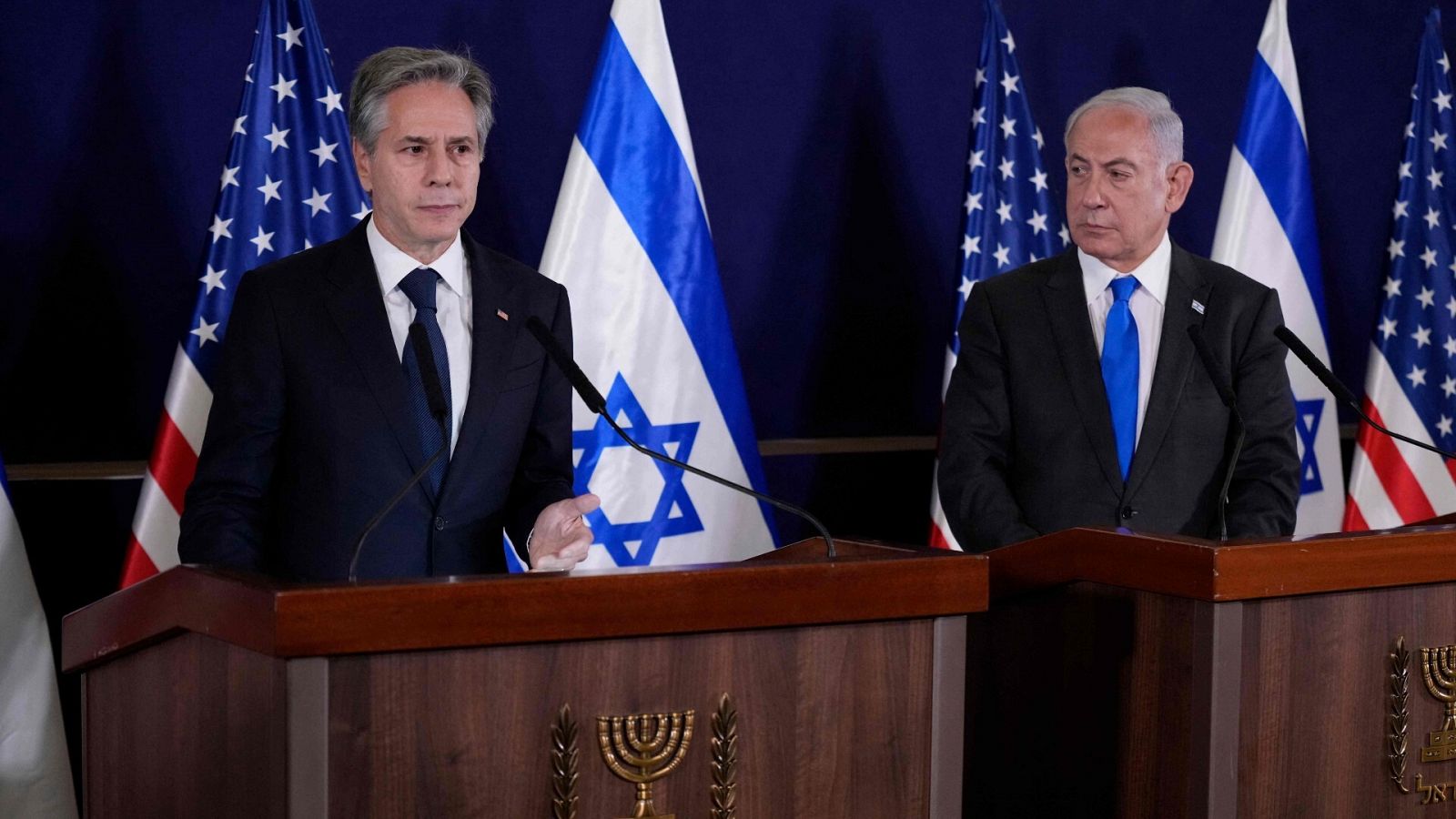 El Secretario de Estado de EE.UU., Antony Blinken, junto al primer ministro israelí, Benjamin Netanya