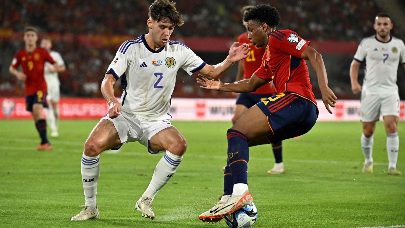 España - Escocia: Alejandro Balde, en un momento del partido.