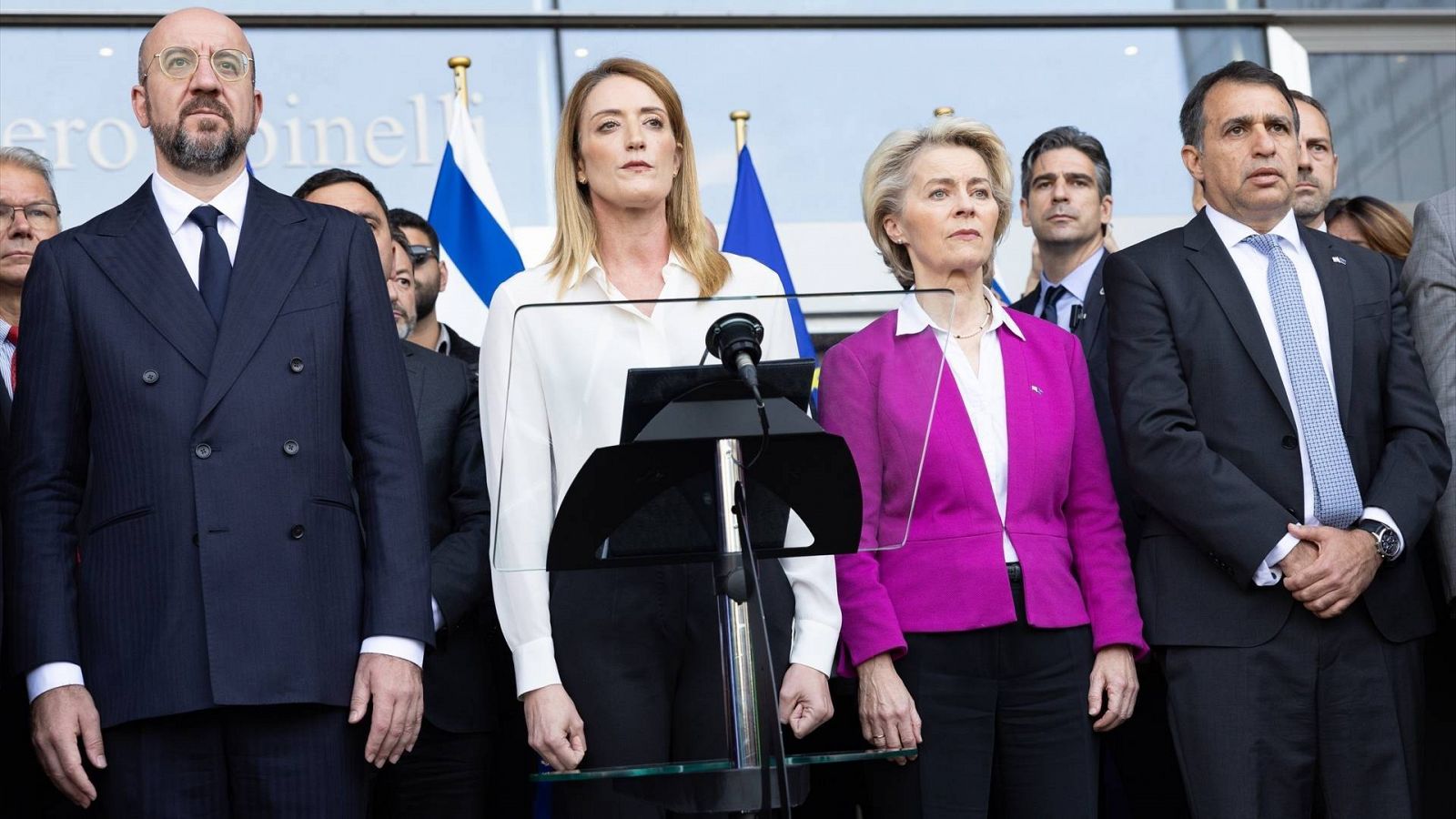 Charles Michel, Roberta Metsola, Ursula Von der Leyen, y Haim Regev, participan en un homenaje a las víctimas israelíes el 11 de octubre