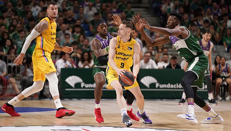 Marcelinho y Perry durante un partido de la temporada pasada
