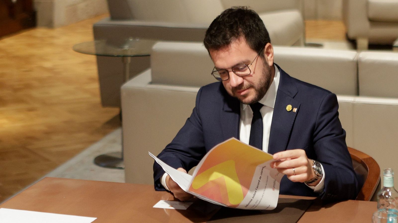 El president de la Generalitat, Pere Aragonès, recibe el informe de los expertos