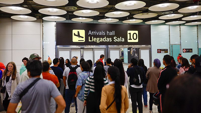Una sala de llegadas internacionales del aeropuerto de Barajas