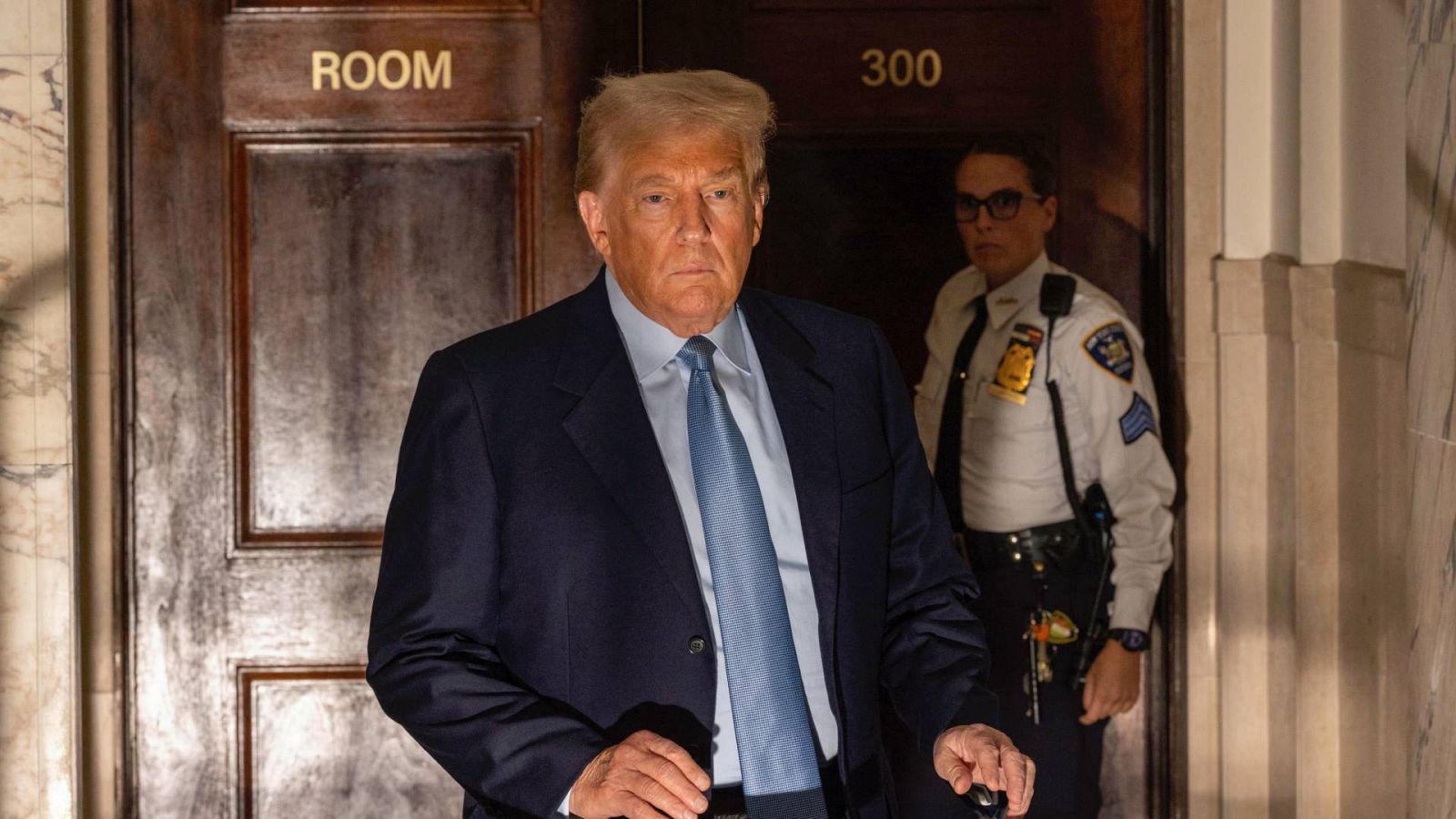 Una imagen de archivo de Donald Trump en el exterior de un juzgado de Nueva York