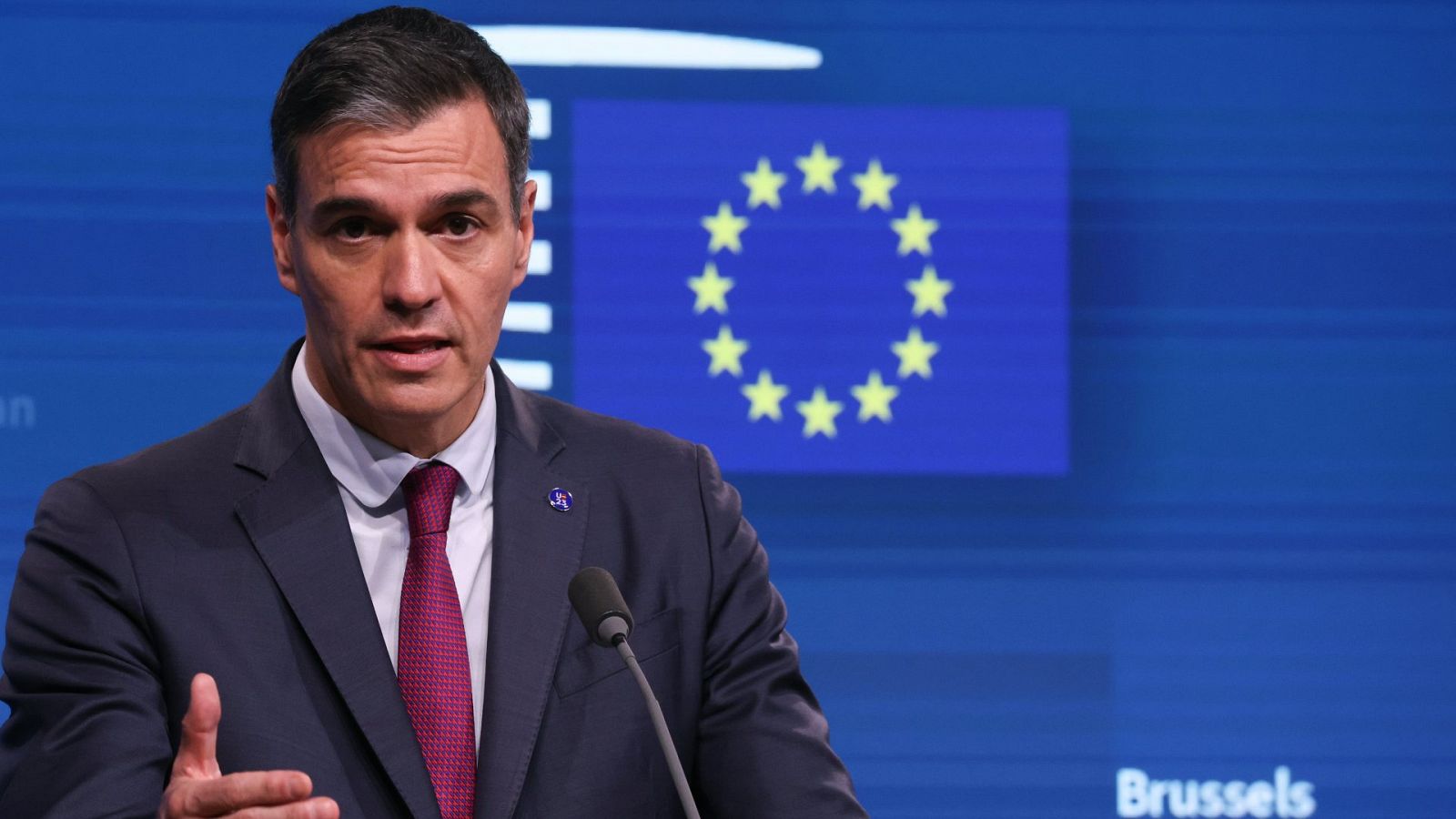 El presidente del Gobierno en funciones, Pedro Sánchez, en una comparecencia en Bruselas