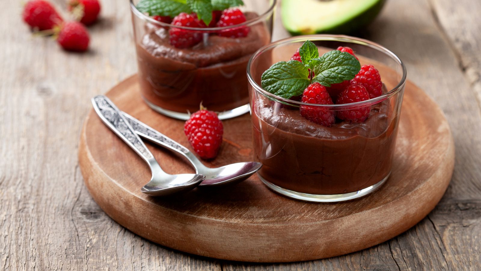 Mousse de aquafaba, chocolate y moras