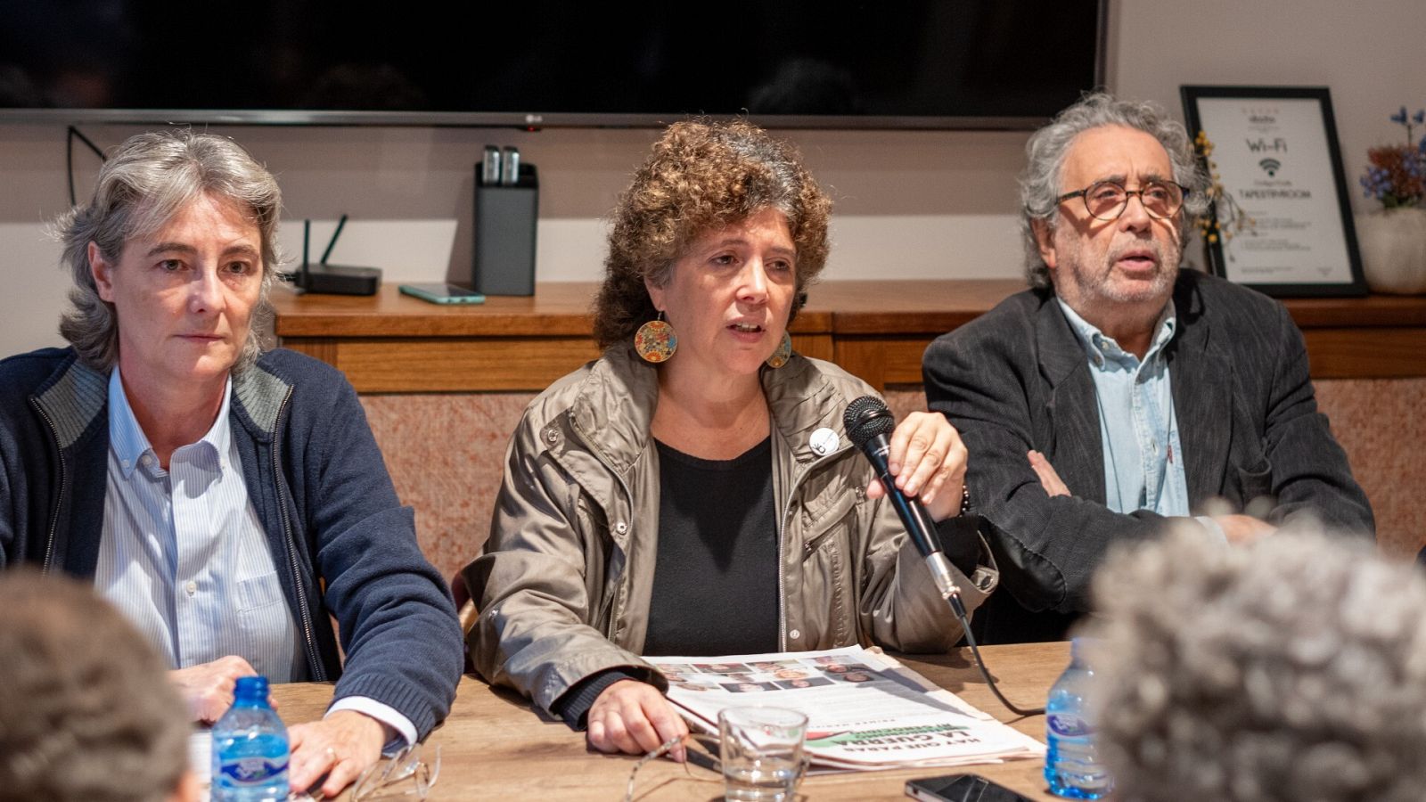 Marta Higueras, Nuria Suárez y Jorge Eines durante la presentación del manifiesto contra la guerra en Israel